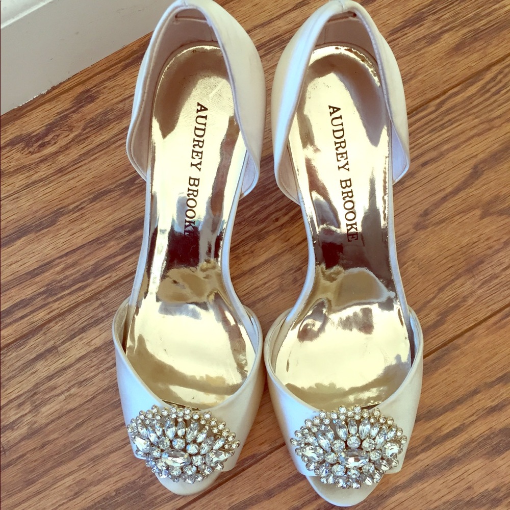 Audrey Brooke Taylor Pumps